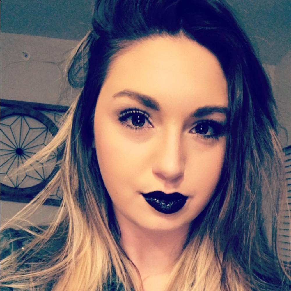 Meet your Posher, Aly